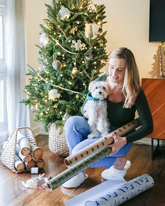 ashleyrespecki's tweet photo. We finished wrapping gifts yesterday and are officially road tripping to the mitten state! Wrapped our nephew’s gift yesterday and my widest roll of paper didn’t cut it on coverage 🤨 Parents: is there a secret type of wrapping paper for giant toy box… https://t.co/wu8sWnuIeY https://t.co/EZmF0K5bf2