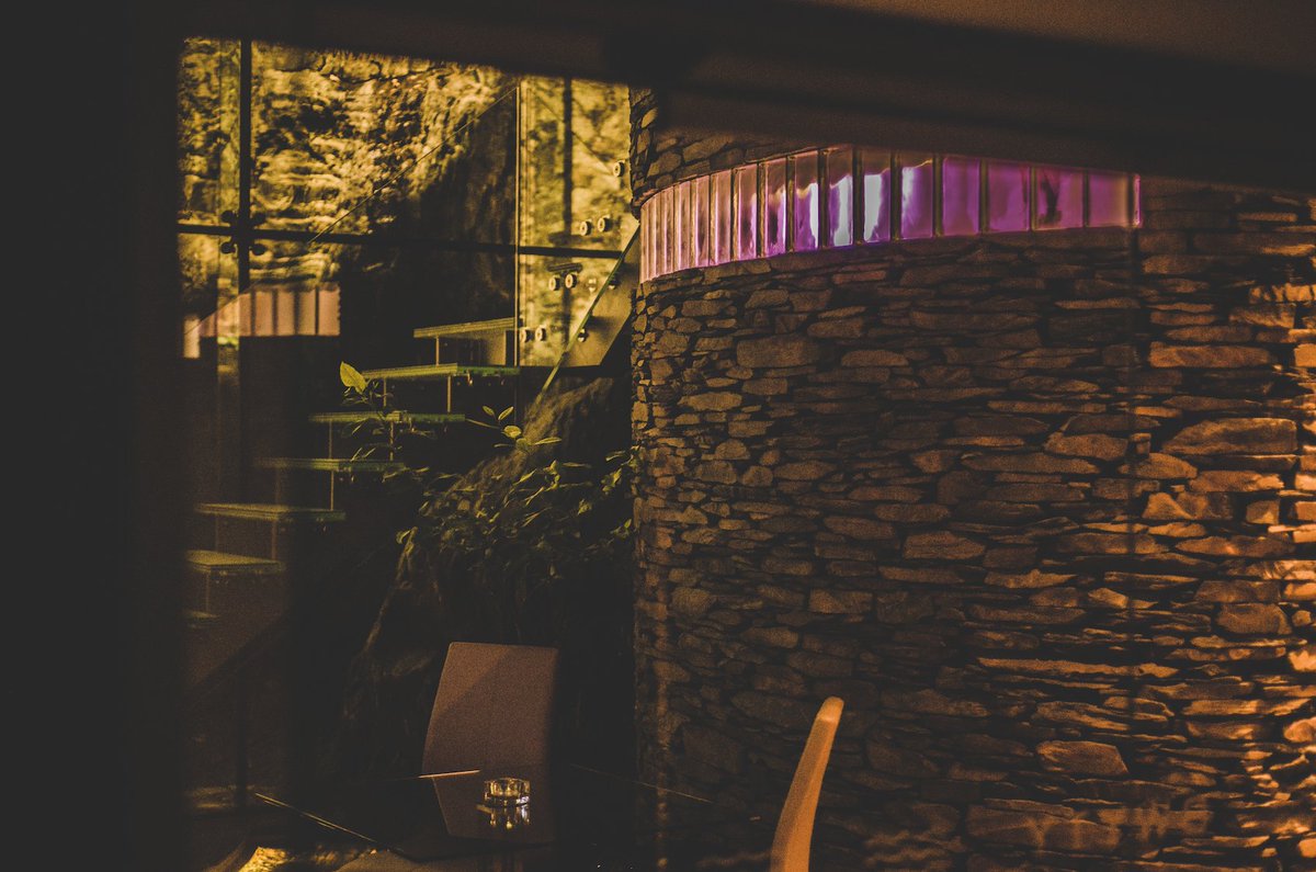 coesfaen's tweet image. The central passage way at Coes Faen in the evening 😍
 
@sawdays @Rarebits @GoodHotelGuide #LuxuryTravel #architechure