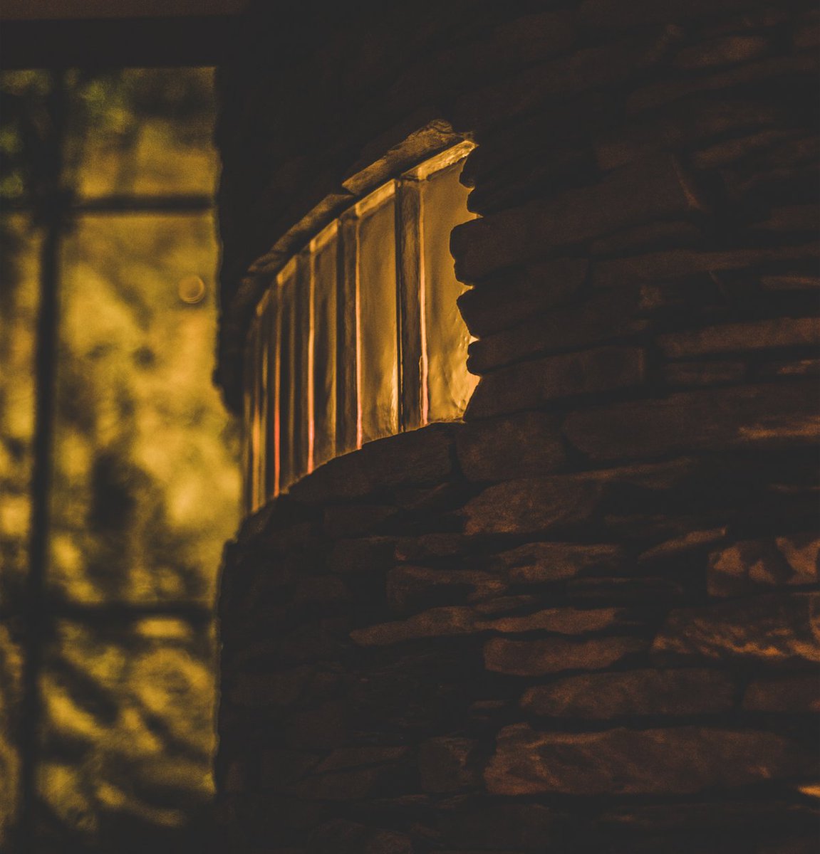 coesfaen's tweet image. The central passage way at Coes Faen in the evening 😍
 
@sawdays @Rarebits @GoodHotelGuide #LuxuryTravel #architechure