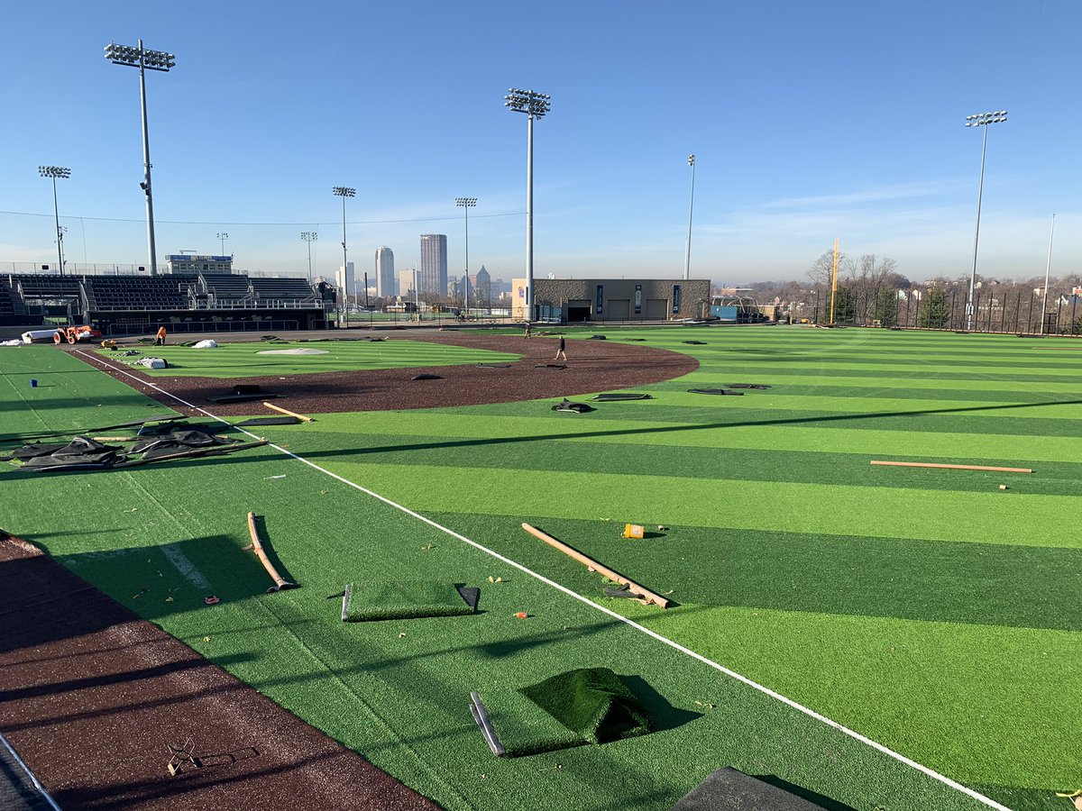 CoachMikeBell22's tweet photo. 🎅 🎄  🎁 @AstroTurfUSA                  💎 Series @Pitt_BASE https://t.co/er6pYKOjdV