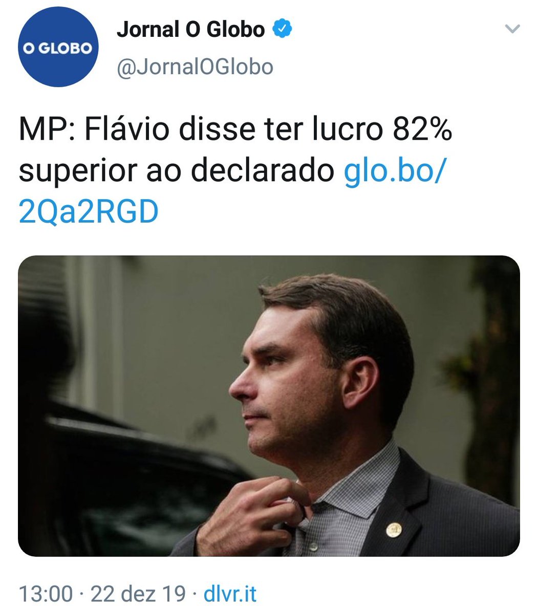 lucasgsrocha's tweet photo. O uso ou não de sobrenomes é uma escolha editorial. Não caiam nessa de "falta de espaço". Não é Flávio, não é Flávio B., é Flávio Bolsonaro. 

Sem o sobrenome, ele nem eleito seria https://t.co/J89AYXwg69