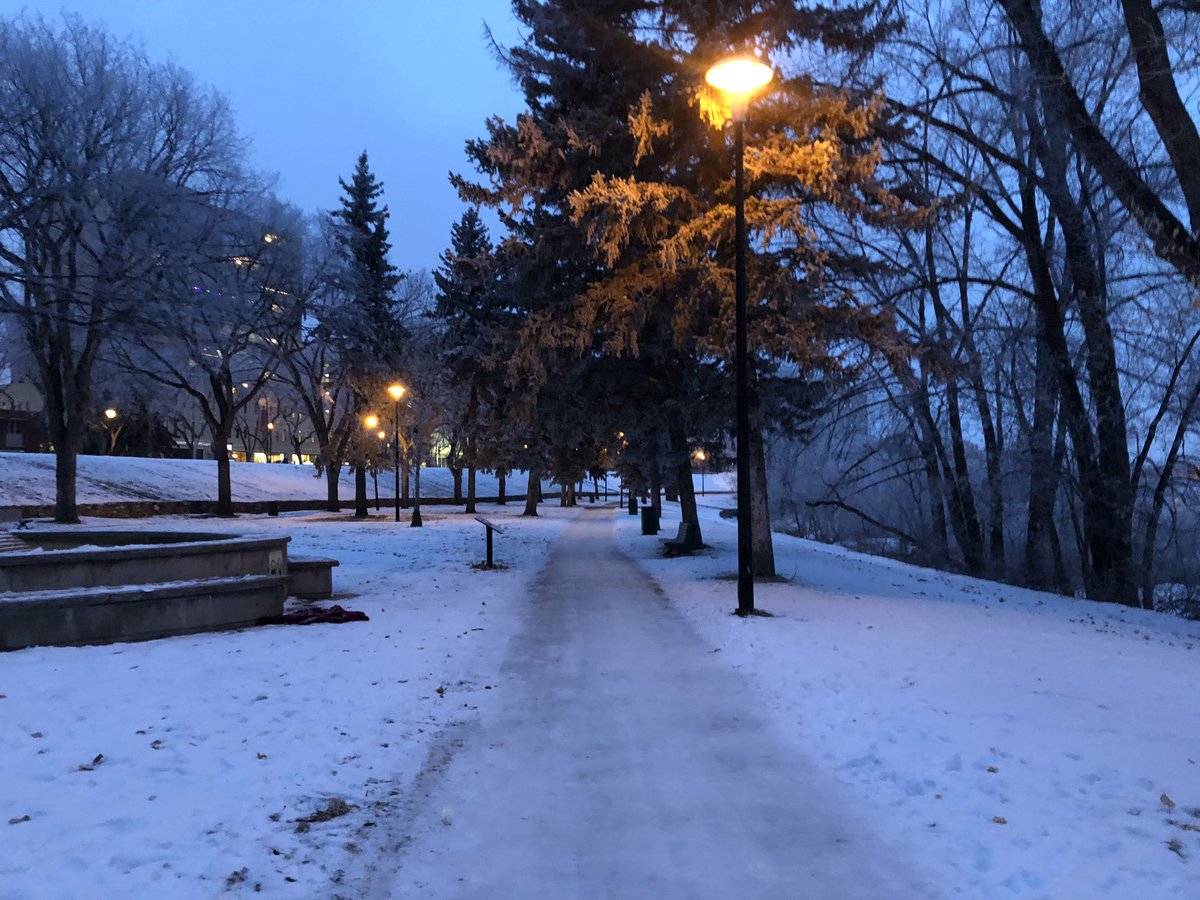 greystone75's tweet photo. Beautiful morning for a run in Saskatoon, great running city, lots of paths to run. Feels good to come back to my university running ground. Feel privileged to be able to run on the university x-country & track team. #beatcancer #everydayisagift #runningisagift #runsaskatoon https://t.co/JnXCFdyJTu