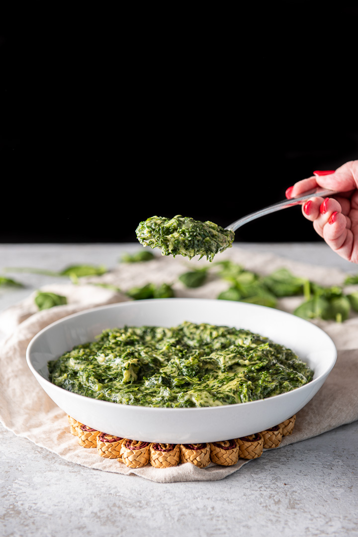 This comforting German style creamed spinach turns out so creamy and flavorful that you will want this side dish often. It's delicious and can be on the table in less than 10 minutes, which makes it perfect around the holidays. ddel.co/benaspin