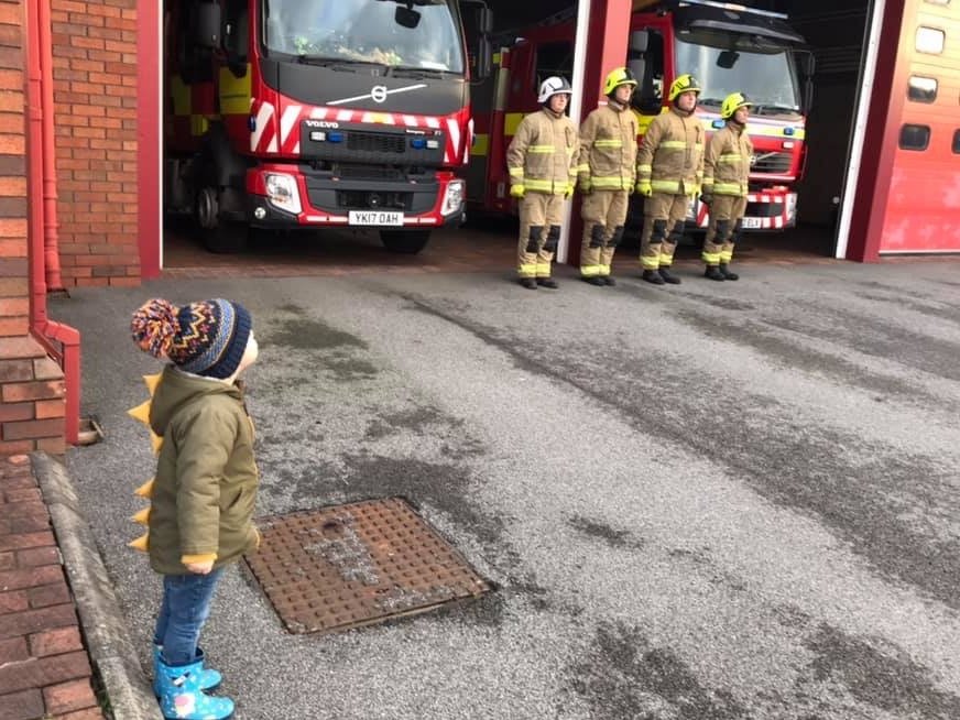 WYFRS's tweet photo. We LOVE this photo! ☺️

👉 As Garforth Red watch showed their support for Dany Cotton with a Guard of Honour earlier today, Crew Manager Dooley's son, Carter, wanted to join in &amp; stood at attention just like dad...

#MondayMood @LondonFire @LFBCommissioner https://t.co/V6XSsywOPd