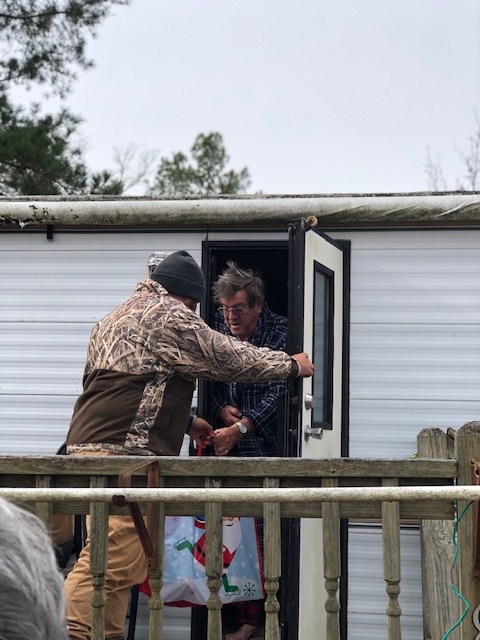 PalmettoCorp's tweet photo. Our survey division went out and delivered turkeys to the community of Loris this weekend! Look at these photos!😍🥰🦃🎄 #palmettocorp #surveydivision #onecompanyoneteam https://t.co/u74ToCyzYk
