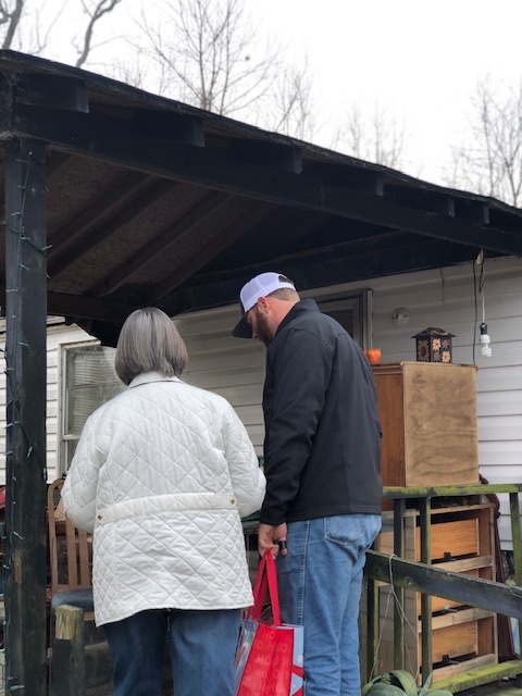 PalmettoCorp's tweet photo. Our survey division went out and delivered turkeys to the community of Loris this weekend! Look at these photos!😍🥰🦃🎄 #palmettocorp #surveydivision #onecompanyoneteam https://t.co/u74ToCyzYk