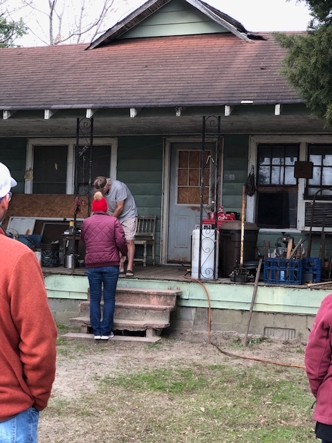 PalmettoCorp's tweet photo. Our survey division went out and delivered turkeys to the community of Loris this weekend! Look at these photos!😍🥰🦃🎄 #palmettocorp #surveydivision #onecompanyoneteam https://t.co/u74ToCyzYk