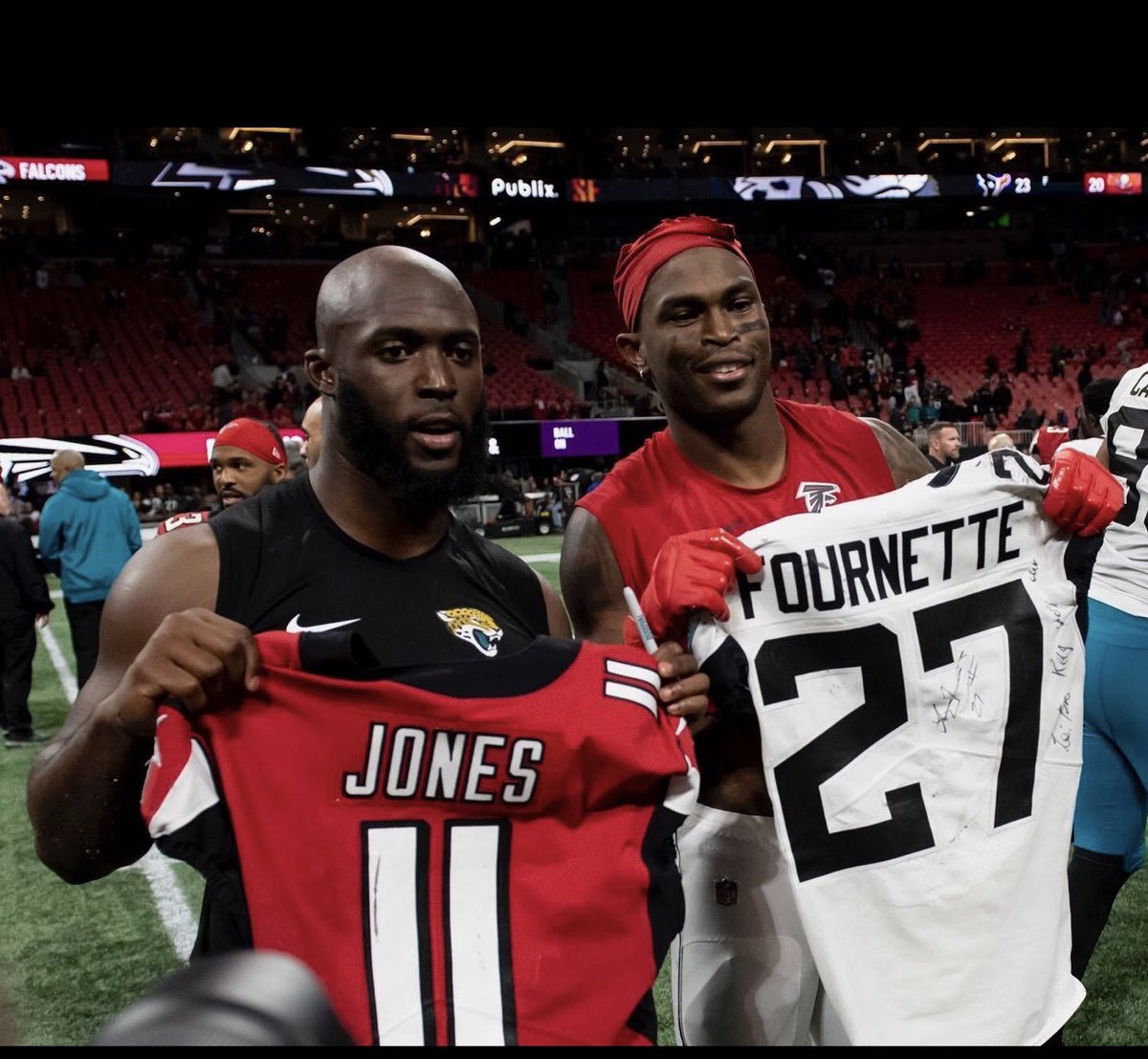 _fournette's tweet photo. This is what 157 receptions look like 🤝 https://t.co/vg4RwC7cKz