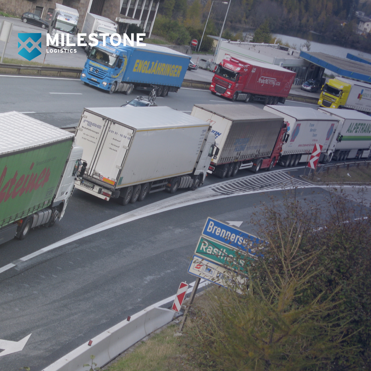 Milestonelog's tweet photo. ¿Sabes lo que es el platooning? 🚛🚛

No te pierdas nuestro nuevo artículo sobre sus ventajas para el transporte y sus actuales limitaciones 👇

https://t.co/S8UCqInUoS

#Milestone #transporte #logistica #solucioneslogísticas https://t.co/BUO7M5rGVO
