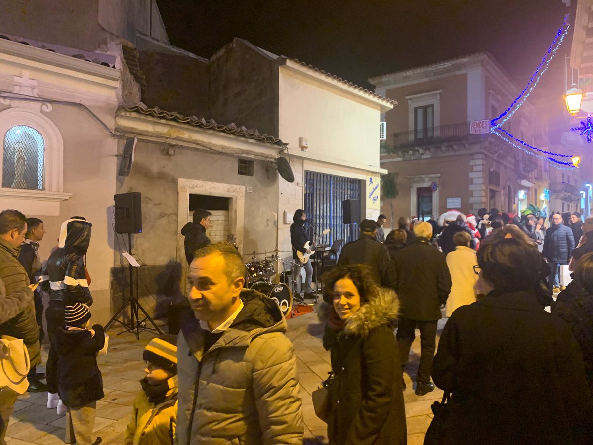 LiveTkm's tweet photo. #tabskillersmachine #tkm #sudoccidentalesicula #livetour2019 #corsoinfesta #comiso #ragusa #sicilia #22dicembre2019 #live #rock #band #enjoy #thankyouall❤️ https://t.co/wAk3Ld1Zlv