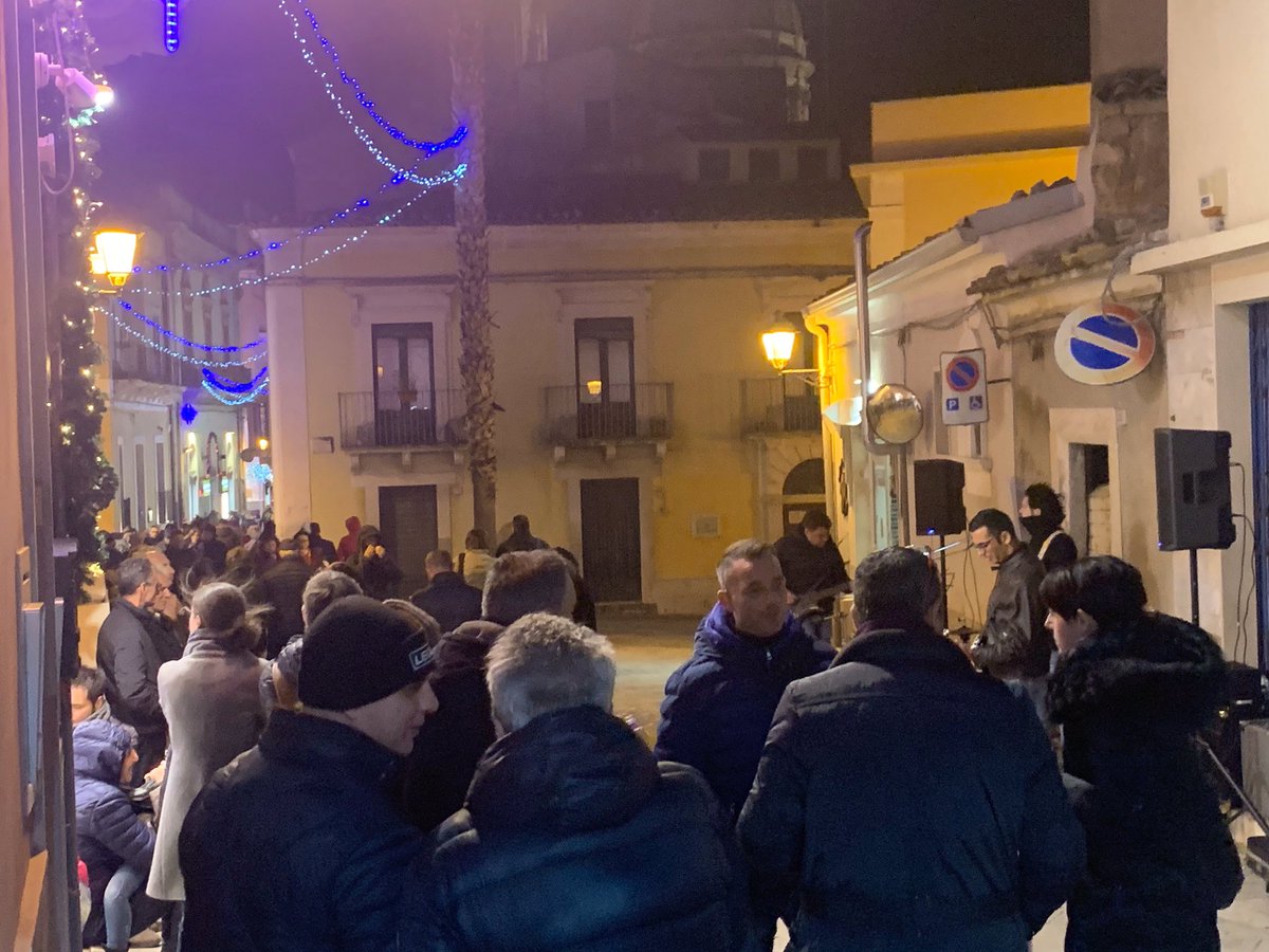LiveTkm's tweet photo. #tabskillersmachine #tkm #sudoccidentalesicula #livetour2019 #corsoinfesta #comiso #ragusa #sicilia #22dicembre2019 #live #rock #band #enjoy #thankyouall❤️ https://t.co/wAk3Ld1Zlv