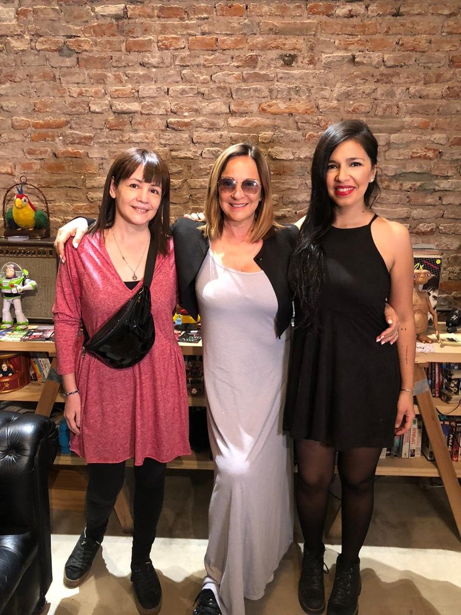 Se viene la temporada de #Verano2020 en #MDQ!
Telefónicamente hablamos con <a href="/lilipopovich/">Lili Popovich</a> y en el estudio de <a href="/radioencasa/">Radio en Casa</a> recibimos a <a href="/StefaniTeatro/">GracielaStefani TAGS</a> que nos contaron todo sobre el estreno, el 2/1 de #FUERADELINEA.

[Hasta el 31/12: entradas con descuento en <a href="/TicketekAr/">Ticketek Argentina</a>]