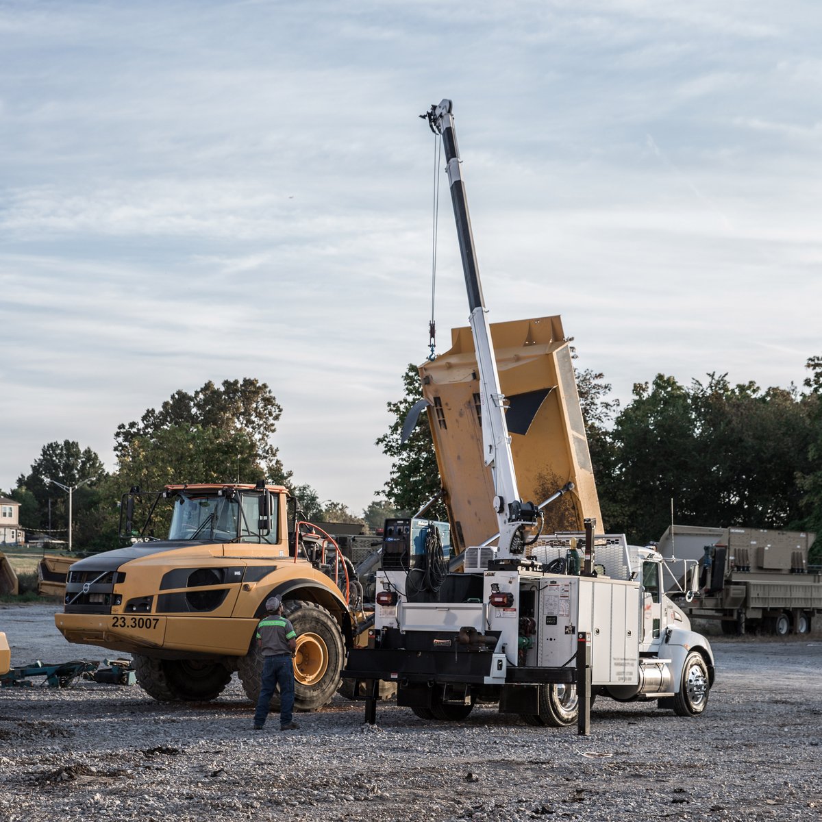 Knapheide1848's tweet photo. A unique torq-isolator crane support system transfers lift forces into the torsion box understructure and not the body, reducing the risk of damaging the body during lifting operations.

https://t.co/feIZdSp0VD

#KMT2 #MechanicsTrucks #MobileServiceTrucks #Knapheide #NEVERSETTLE https://t.co/2dpm3PfW6r