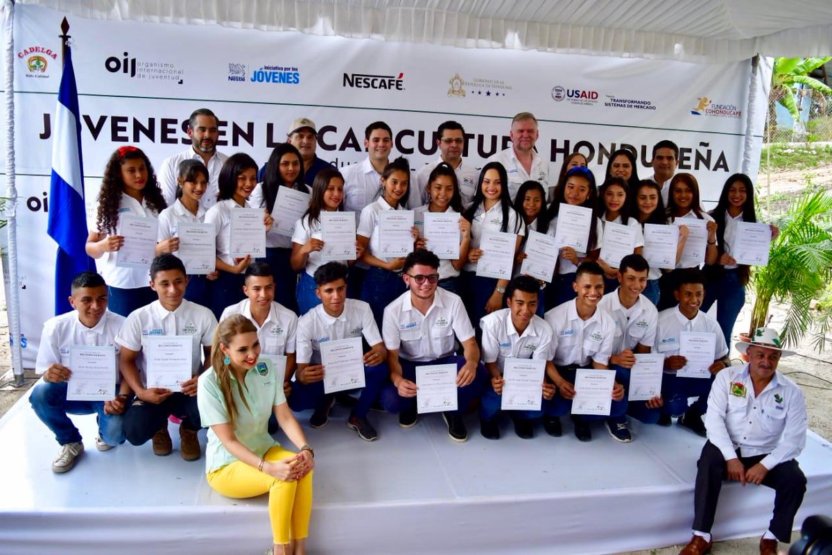 Arcas13091's tweet photo. Nuestra labor de apoyar a los jóvenes y la caficultura hondureña no para!!!
Estamos apoyando en graduar 25,000 jóvenes en barismo, catación y mejores prácticas agrícolas. https://t.co/Bk1ZAjQ0vl