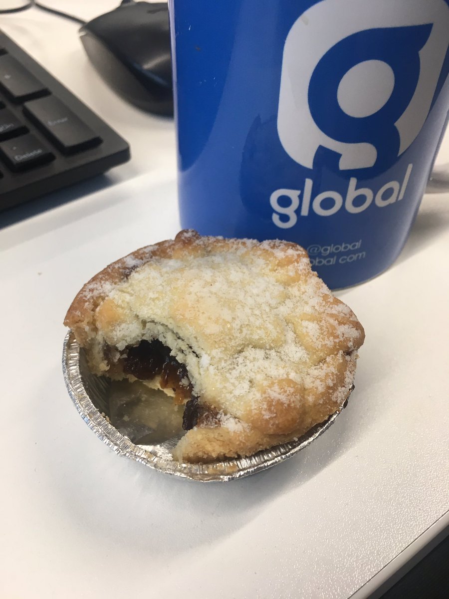 RadioStacey's tweet photo. Canโt beat a coffee and mince pie combo! Itโs a posh one from M&S too! Happy Christmas Eve Eve! ๐โค๏ธ๐๐
๐ป#LoveAMincepie #NewsTeam #ChristmasEveEve @marksandspencer @GlobalsNewsroom https://t.co/kQD68c74Ff