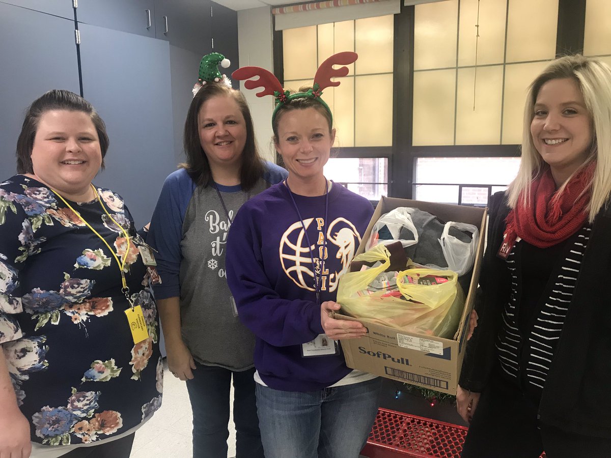 michele_ridge's tweet photo. IU Health Paoli “Day of Giving” giving items to keep our children warm! Paoli Elementary, Orleans Elementary, and French Lick Elementary. https://t.co/VnBynqDO7Z
