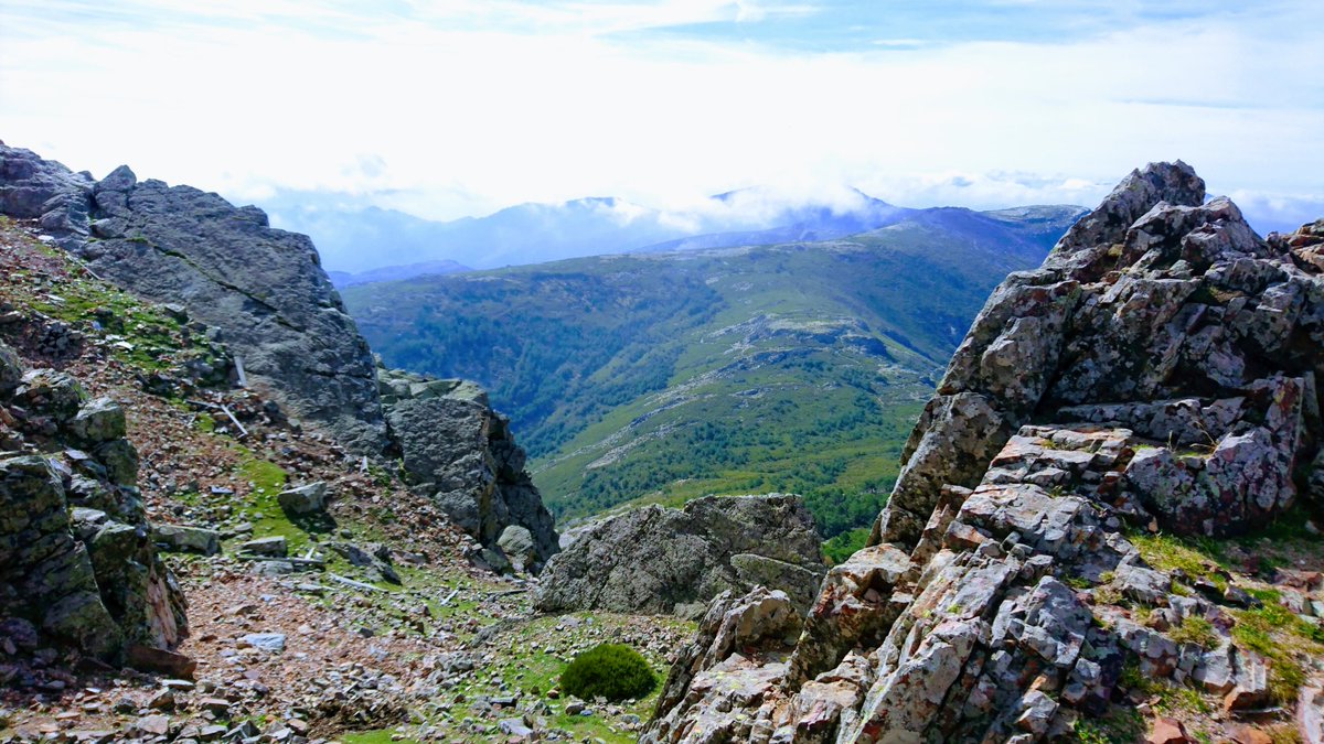 Ultratrails's tweet photo. Nuestro último viaje nos llevó a la frontera entre el norte de la provincia de Cáceres y el sur de Salamanca, para establecernos en el corazón de la Sierra de Francia
https://t.co/qSRqEcljvk https://t.co/RvJI3ahwq2