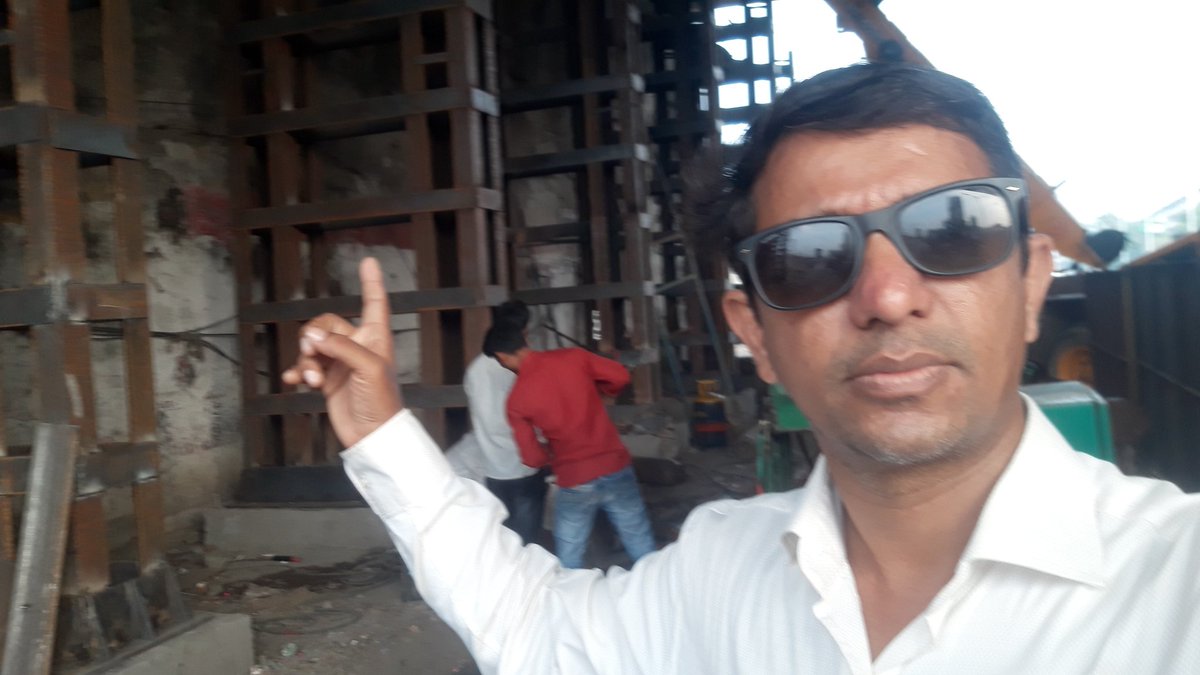 MushtaqAnsari80's tweet photo. Work in Progress,
Kam Chalu aahe..!
#PillarWork for Mahim-sion flyover bridge Mahim w by G/N ward .. https://t.co/wr6DGcYEJo