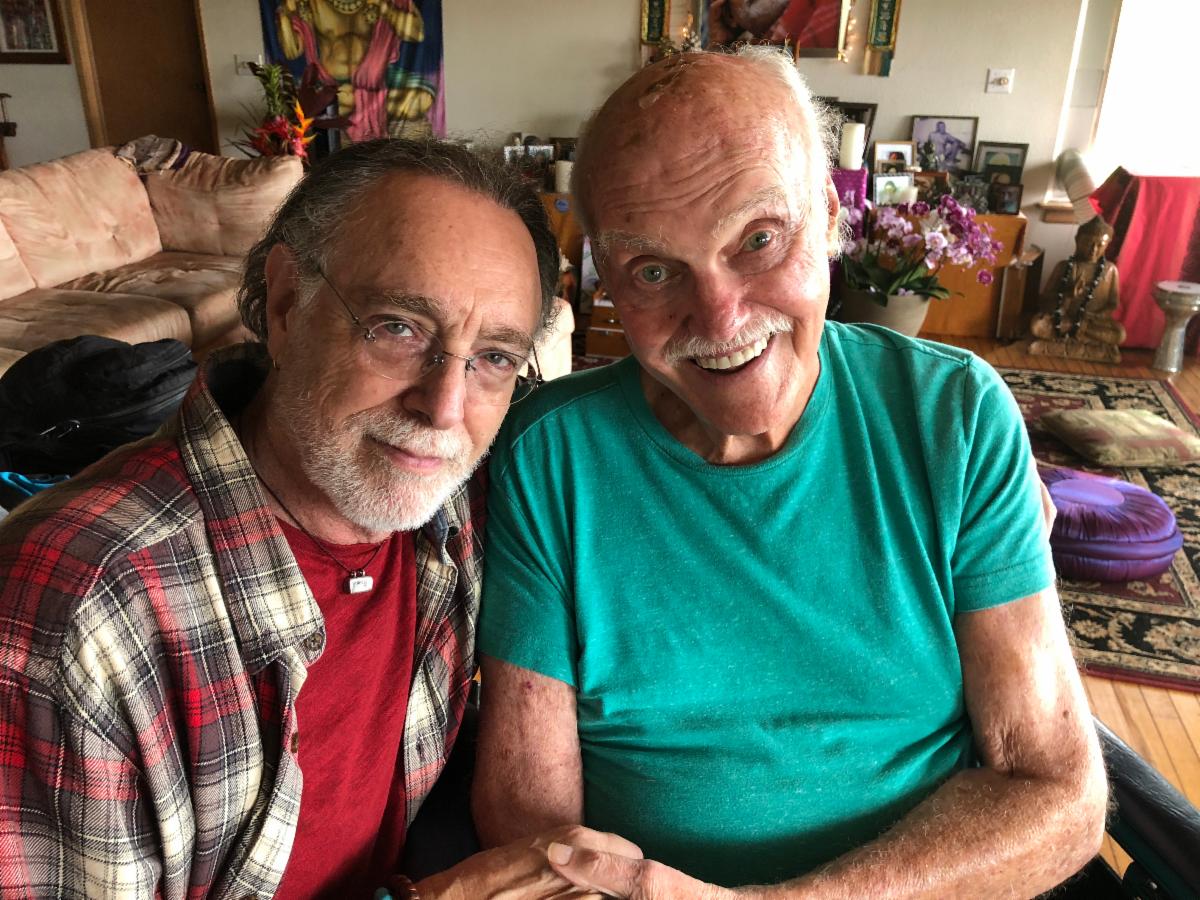 DanielTaroppio's tweet photo. Nuestro querido Ram Dass, que tanto ha inspirado nuestro trabajo en el servicio y el amor, ha dejado su cuerpo físico. Todas nuestras bendiciones en su viaje de regreso a La Fuente. https://t.co/MBtNgvg2oa