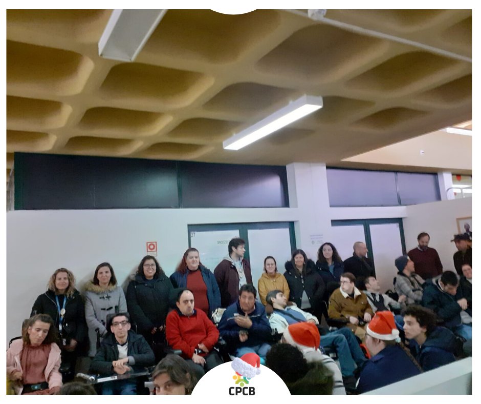 CPC_Beja's tweet photo. No dia da nossa Festa de Natal recebemos um grupo de 10 colaboradores da Altice Portugal, esta visita foi realizada no âmbito do programa Humaniza-te. 

Agradecemos a colaboração do grupo e a animação que espalharam ao vestirem-se de Pai e Mãe Natal.

Votos de Boas Festas a Todos https://t.co/v7NJyYHMK6