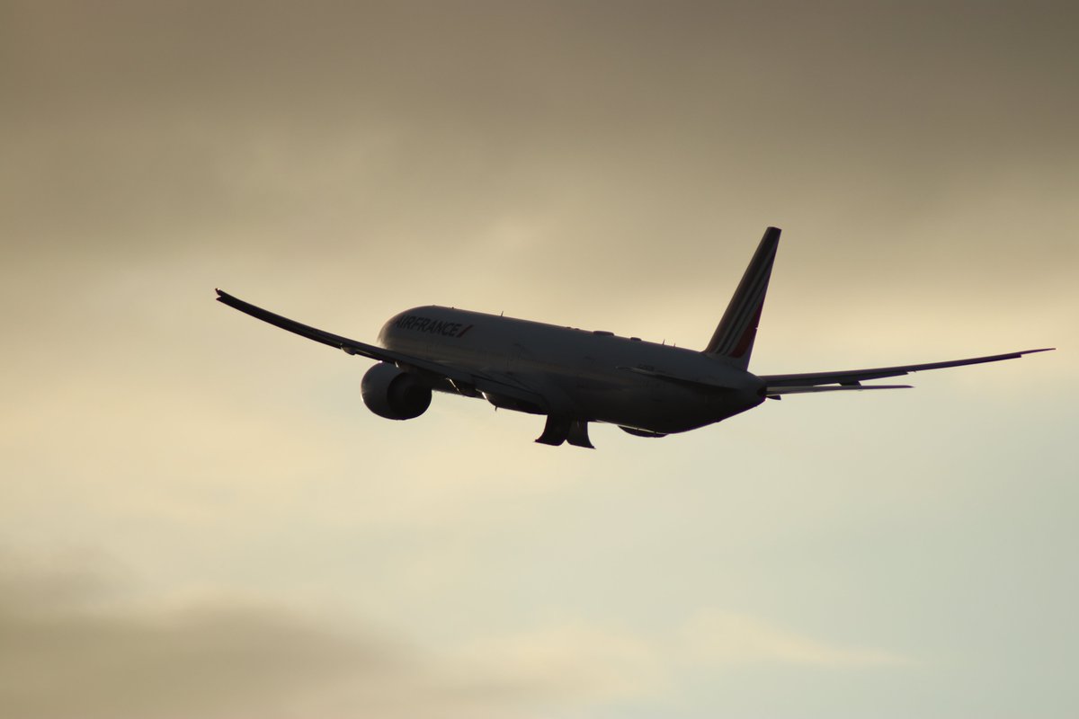 Bezaid_'s tweet photo. "Positive climb, gear up"
#AF644 du 15 Octobre avec F-GSQN https://t.co/MqBtI7RfYX