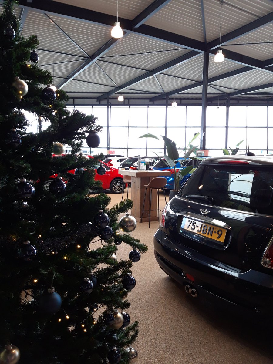 AutoCombi's tweet image. KERST BIJ COMBI l Driving home for Christmas...🎶🚗
Wij wensen iedereen hele fijne feestdagen! 🎄