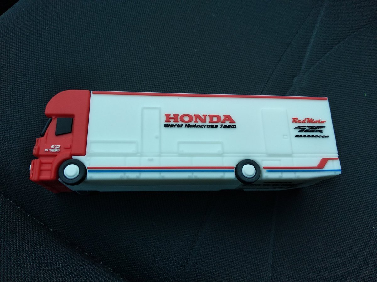 è sempre un grande piacere parlare di #Motocross e non solo con Alfredo Bevilacqua boss del <a href="/assomotor_team/">Team Assomotor</a> 🔴

troverete nei prossimi giorni l'intervista su <a href="/P300it/">P300.it | Motorsport Media</a> 💪🎤

ah grazie mille per il pensiero!🎁

#P300 #sempresulpezzo