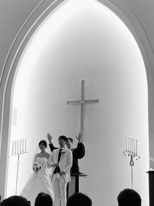 2週間前には大学時代常に一緒にいた友人も結婚しました。こちらでも似顔絵と友人代表スピーチを。

僕が地味に培ってきた小手先の技術が結婚式でよく活躍するようです。 