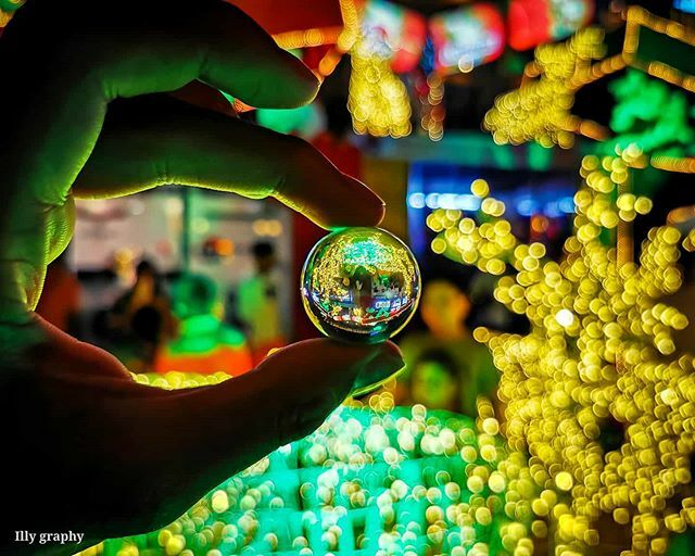 ahamdilhamnizam's tweet photo. "Lights, lights, lights everywhere,
Which means
Christmas, Christmas, Christmas everywhere " ~lly~ 🎄🎊 #Christmas #lights #season
#dutchhospital #illygraphy #illy https://t.co/KIgi3Wcmkz https://t.co/ttJflwiWja