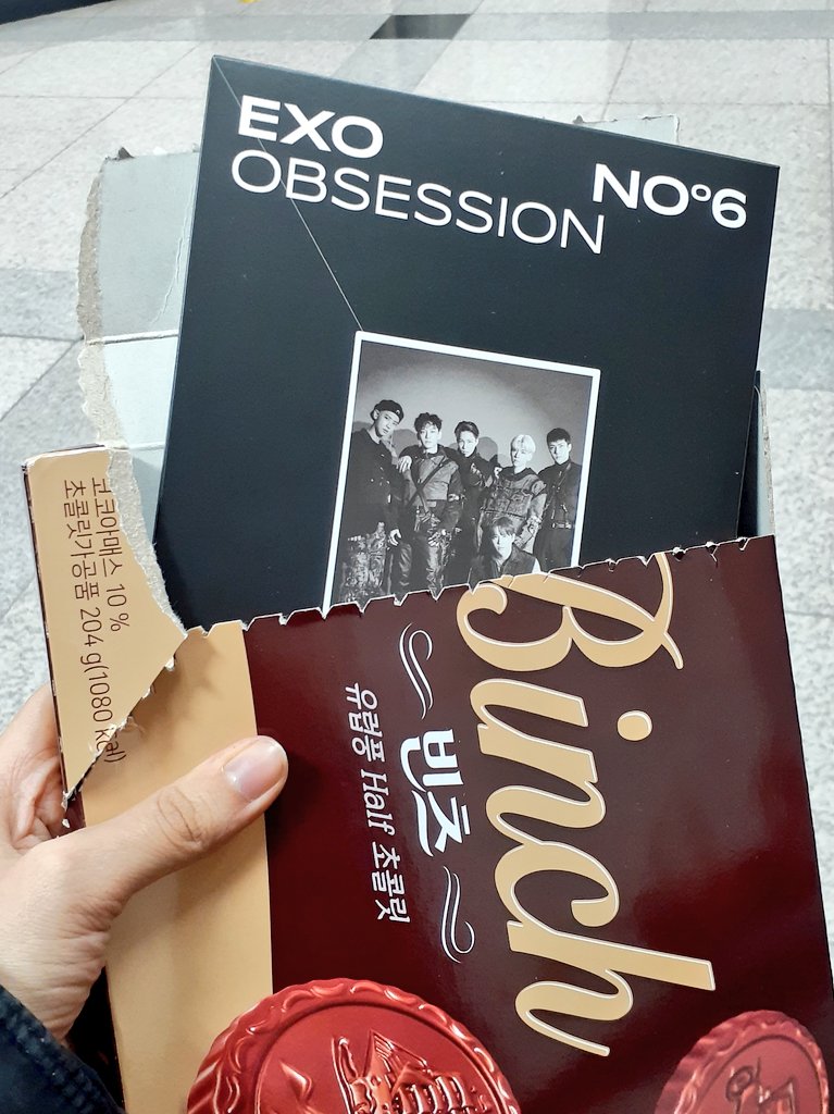 thedomygod's tweet photo. I THOUGHT MY SECRET SANTA REALLY WAS GOING TO GIVE ME FREAKING COOKIES OHHHHHH BUT AS SOON AS I OPENED THE BOX A WHOLE EXO ALBUM CAME OUT SO MERRY EXO CHRISTMAS TO EVERYONE! 🎅🎅🎅 https://t.co/QRdpitos3r