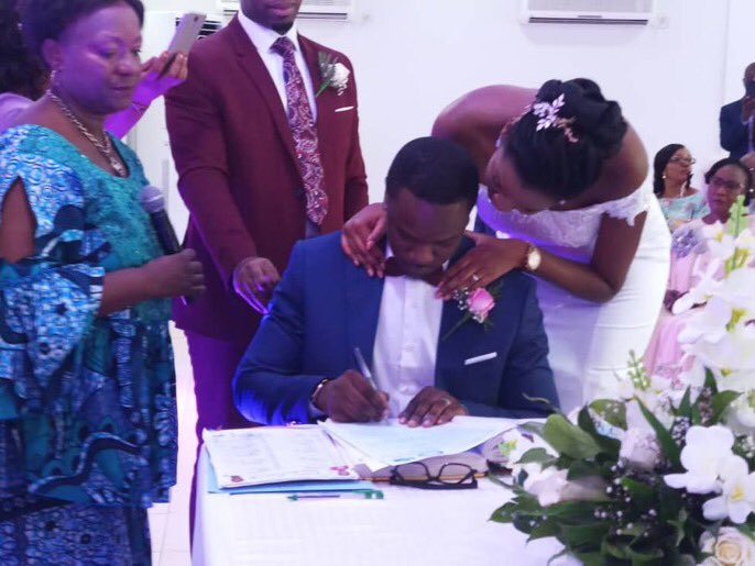 ThAfricanRoyals's tweet photo. Congratulations to HM King/Mwami Naluhwindja Tony Chibwire v of Luhwindja, DRC on his traditional and civil weddings to the new queen #luhwindja #africanroyalfamilies https://t.co/8d3txMC4jQ