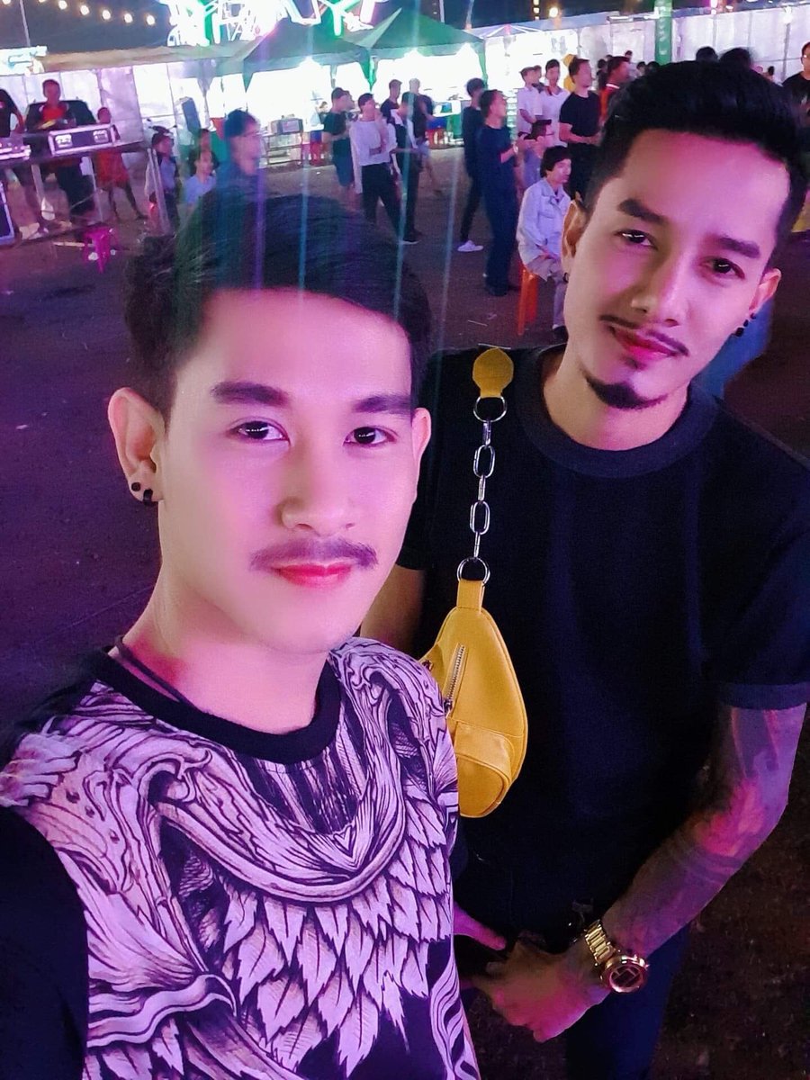 bigcock_k8's tweet photo. #ยังกับดารามีเเต่คนขอถ่ายรุป...เเต่ก้อยินดีมากๆเลยคับที่มีคนเจอและจำผมใด้555 https://t.co/1dZlLiFPzj