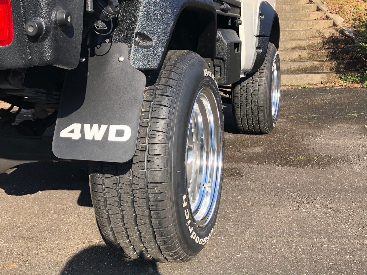 軽トラ リフトアップ ｊ Tanto 但東自動車 4インチアップ 70mmオーバーフェンダー 9jホイールに215 60r15 ブーストupしたターボ エンジンの組み合わせでとっても楽しいジャンボになりました 安定感抜群でリフトアップ軽トラとは思えない走り