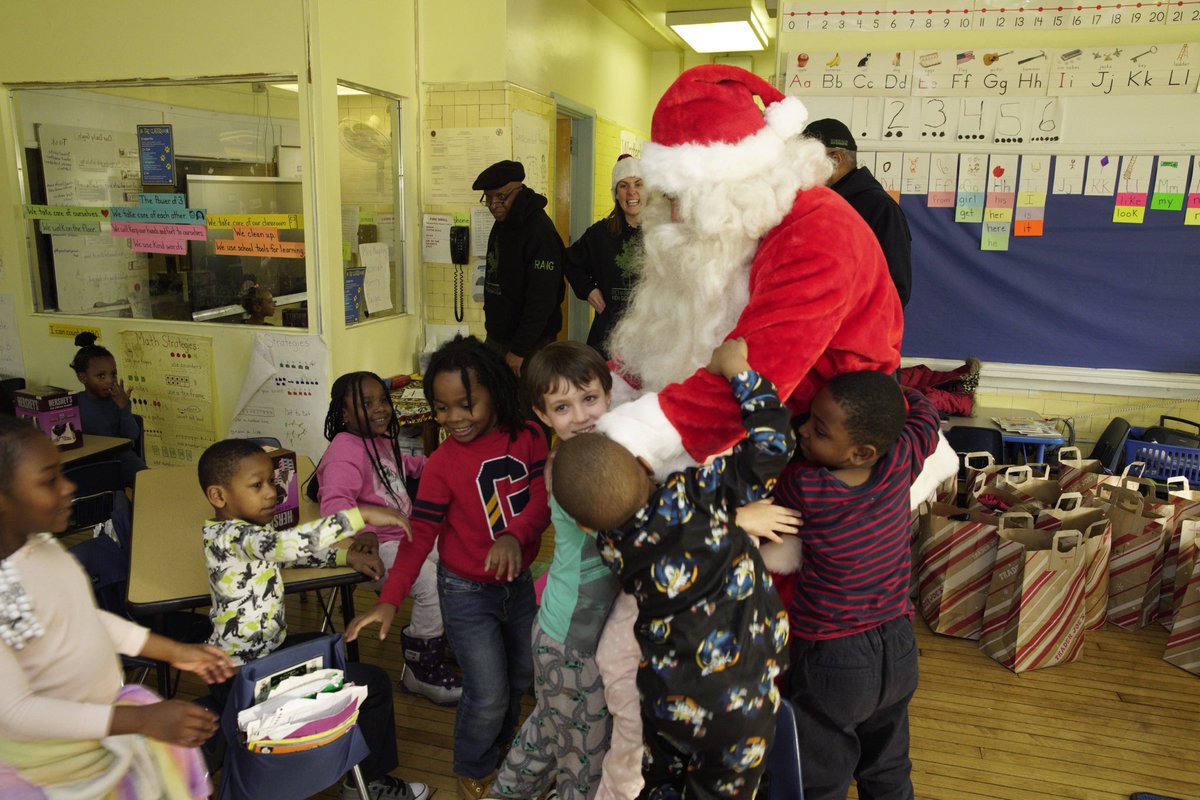 ABCrawley_M3MPR's tweet photo. All you"#Humbuggers"should have joined us,last week,at #Kearney School in N. Philadelphia,as our #Richard Allen New Generation RCO took Santa(RANG President Bernard Gorham)to the school to deliver #Xmas gifts.The students believed. Hope you and yours will do the same,this week. https://t.co/UeeQo2p7zf