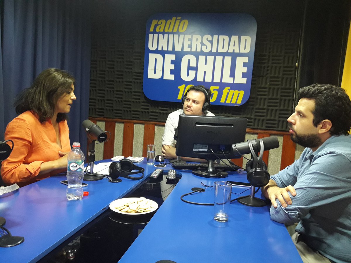 ¡AHORA! En #RadioAnálisis, conversamos sobre temas de actualidad con: la directora del área Reforma y Modernización del Estado en <a href="/CHILE_21/">Fundacion Chile 21</a>, Verónica Pinilla  y el cientista político del <a href="/InstLibertad/">Instituto Libertad</a> , Pablo Rodríguez.

Sintoniza radio.uchile.cl