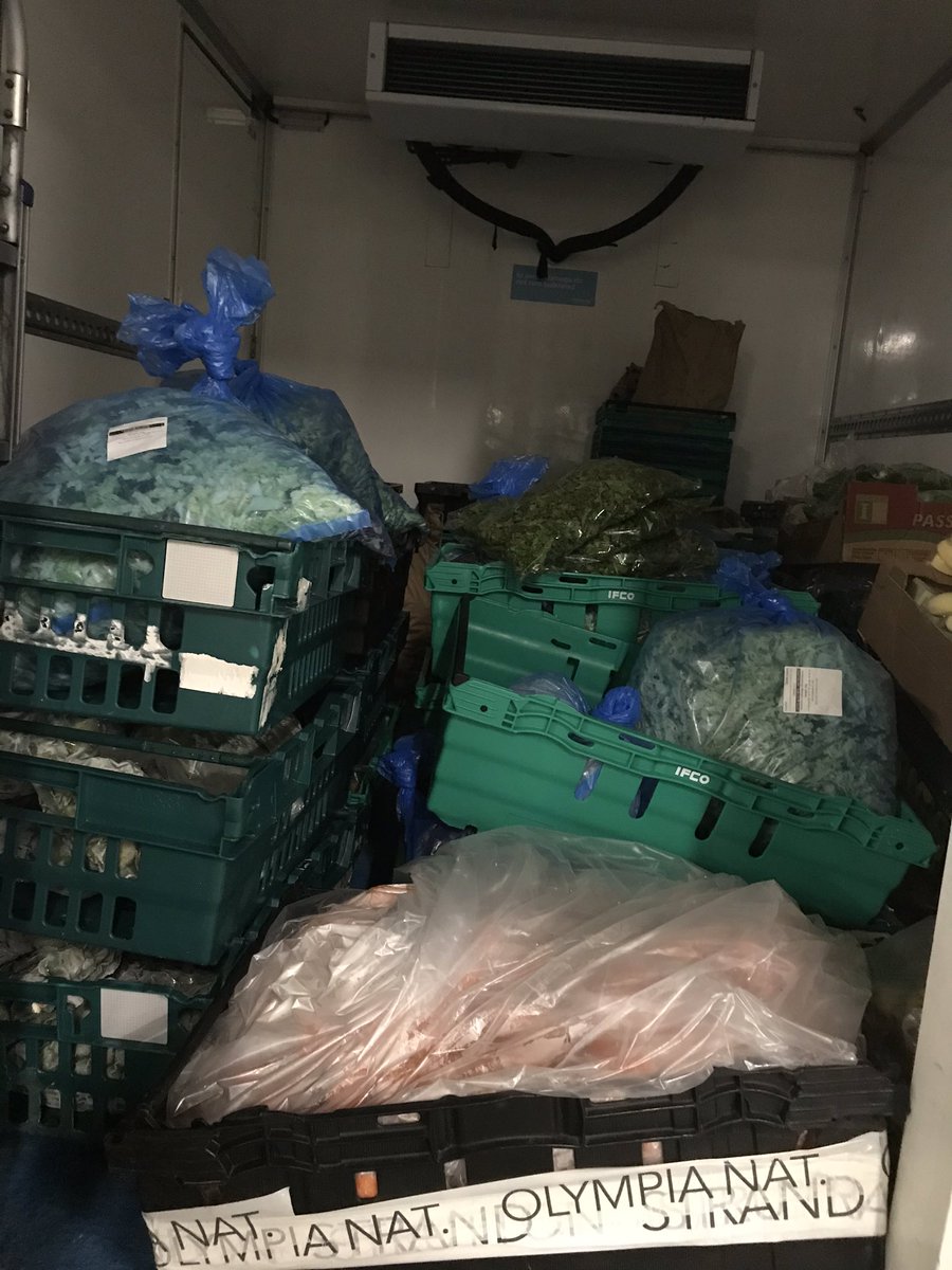 ShortAbbey's tweet image. @olympia_london @olympiahorse @CityHarvest_LDN #GuardiansofGrub another great Horseshow and pleased we met our food waste reduction targets and sending a little help to our friends for soup kitchens across the city. #foodwaste don’t forget to donate any surplus this season