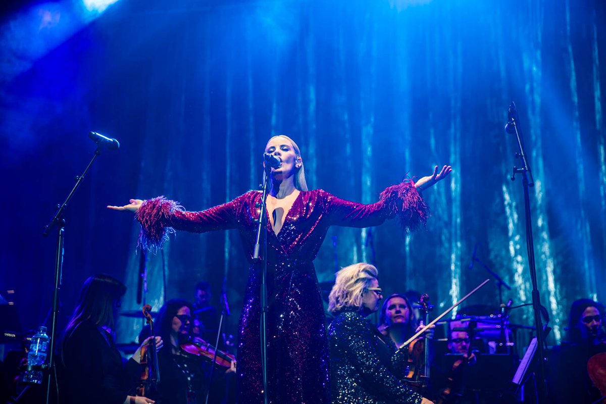 UniMusicIreland's tweet photo. We're still reeling from the amazing show that was the @RTE2fm Christmas Ball 😱 €520,000 raised for @ISPCCChildline  and some incredible performances from @picturethis, @thisislyra and @AimeeMusic_ 🤩 📸 - @gbollardphoto #2FMXmasBall #ISPCC #Childline #PictureThis #Lyra #Aimée https://t.co/TtM4RKf4OD