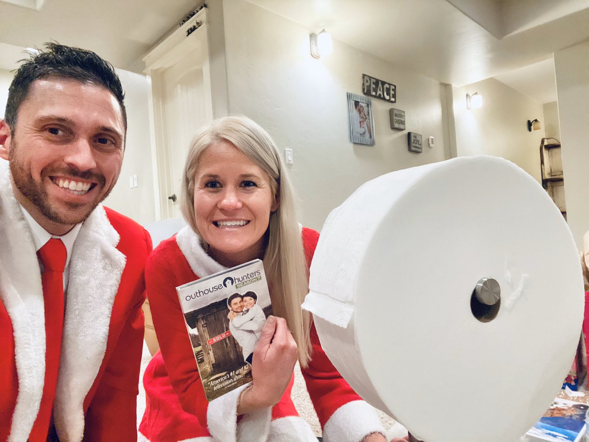 joshuacomer111's tweet photo. The Charmin Forever Roll is big enough for the whole party! It makes a great white elephant gift for your favorite Christmas party too! #foreverroll #charmin https://t.co/8zER1cIFhJ