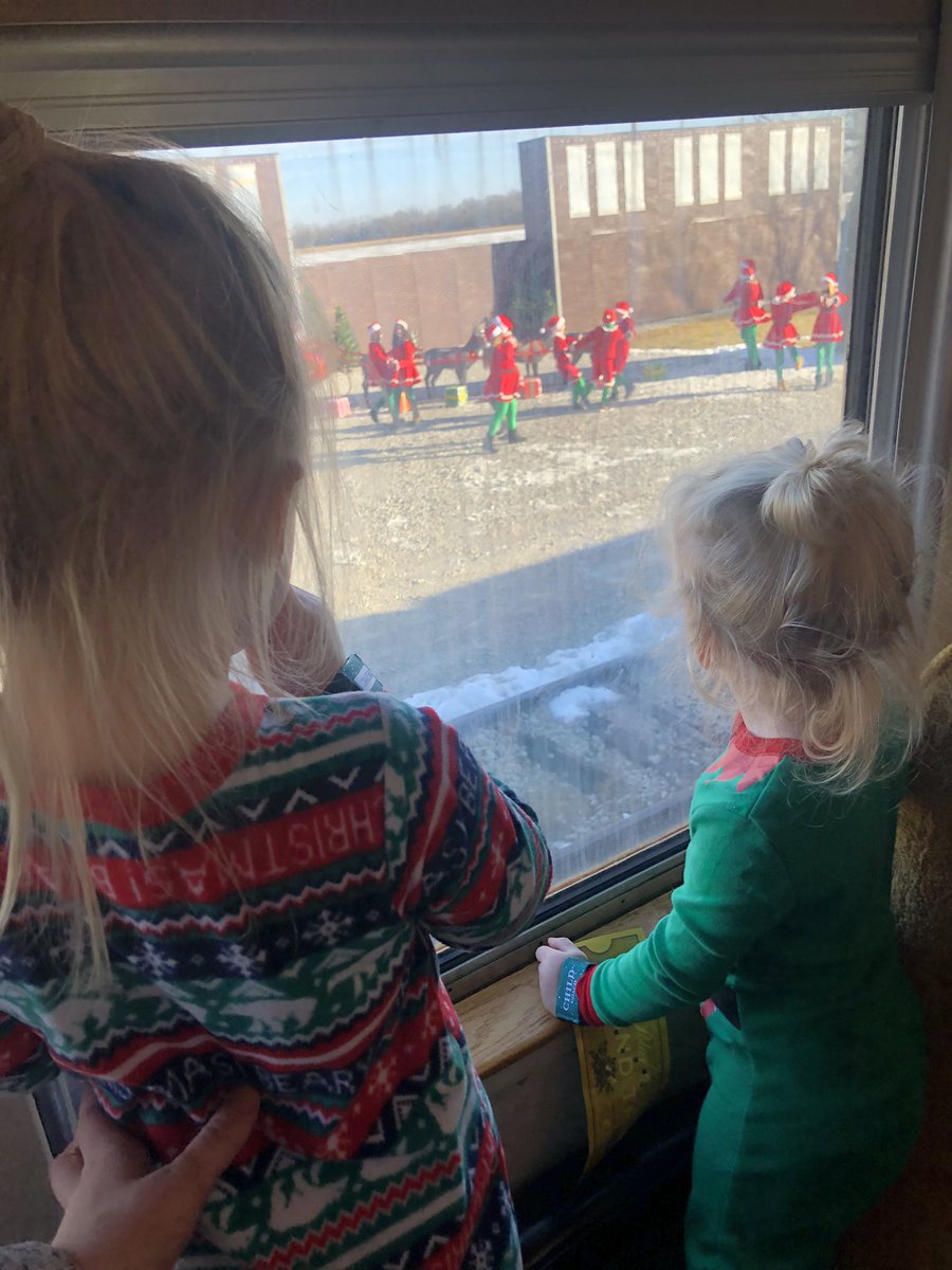 maddy_g622's tweet photo. #polarexpress #somuchmagic https://t.co/BjEj9majmh
