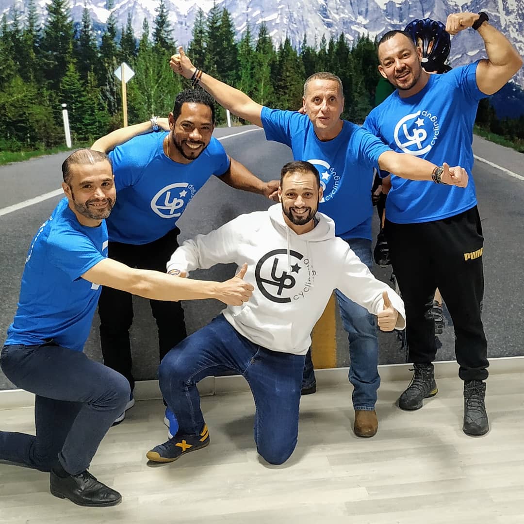 davidaguadop's tweet photo. Cerramos el 2019 dando la bienvenida a los nuevos instructores de la promoción 13 del Cycling Up Team 👏
El equipo sigue creciendo y rodeándose de grandes profesionales para seguir sumando al ciclo indoor🚲👍
#bienvenidos #promo13 #instructores #cicloindoor
#cyclingupteam https://t.co/wEQnXD1Nxq