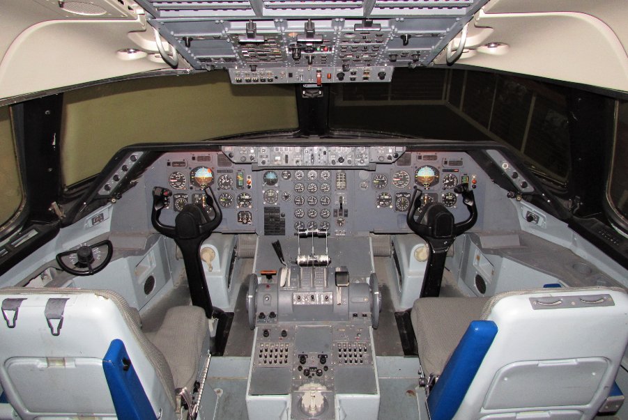 MaxK_J's tweet photo. @Tim_the_Pilot @NewarkAirMus @RAFMUSEUM This is the cockpit of L1011 ship 1 (now preserved at the @dlflightmuseum in Atlanta). It's not complete but does show the correct TriStar crew seats - very different from the ones in the sim https://t.co/mDCIyJPta2