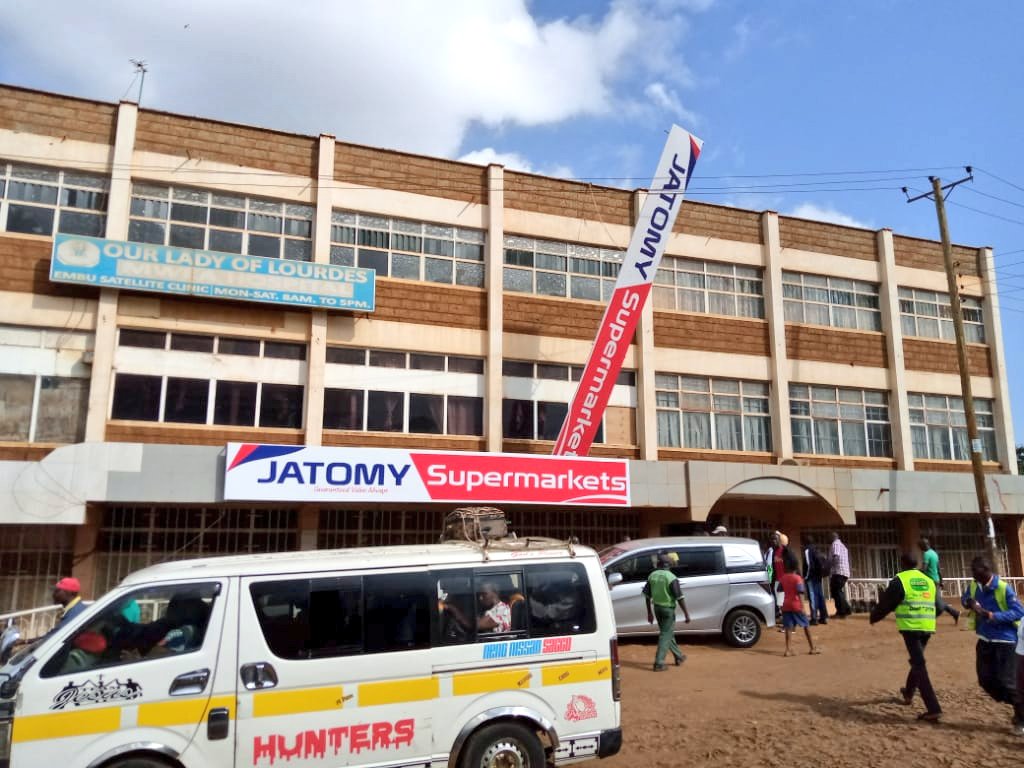 SkyThe5th's tweet photo. Breaking News: 3 people feared dead after being electrocuted while mounting a banner at Jatomy Supermarket Embu. Those injured have been taken to Embu Level 5 Hospital. 
#MukamiReports https://t.co/VIUi7bMqQi