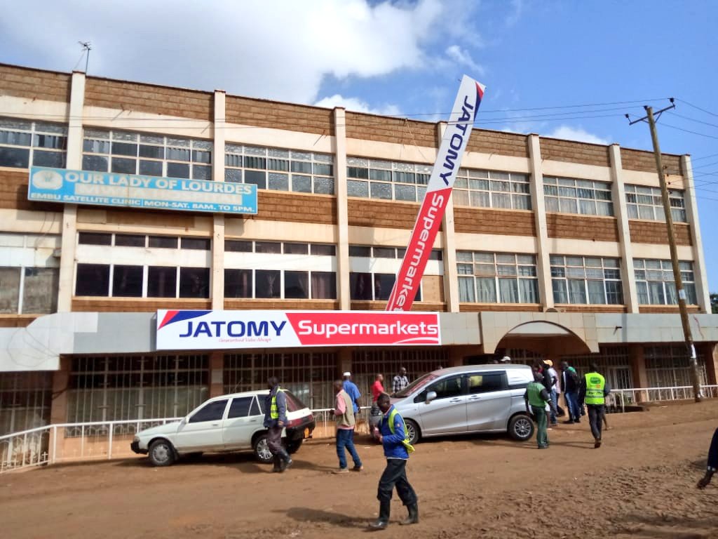SkyThe5th's tweet photo. Breaking News: 3 people feared dead after being electrocuted while mounting a banner at Jatomy Supermarket Embu. Those injured have been taken to Embu Level 5 Hospital. 
#MukamiReports https://t.co/VIUi7bMqQi