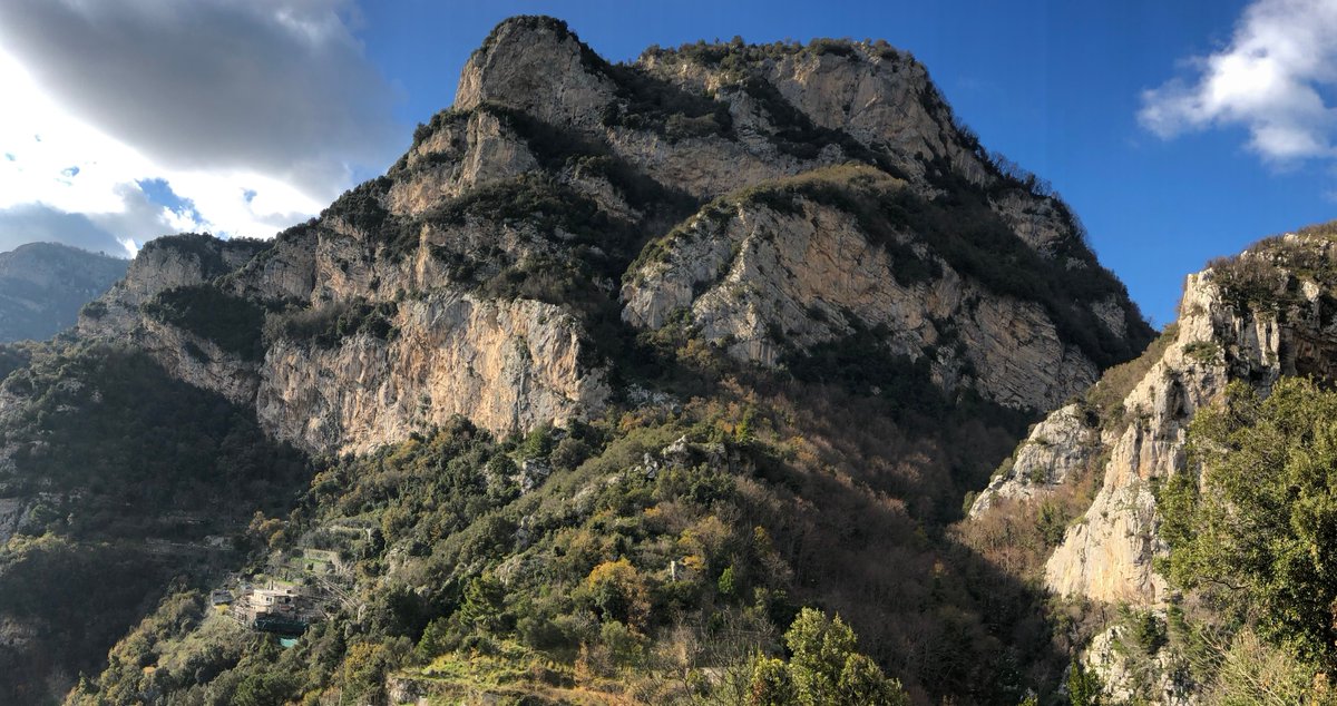 climbadvisor's tweet photo. Positano: Just published the book guide of the Paretone and Tacchetteria areas, written by Cristiano Bacci and Francesco Galasso.
#climbinginitaly  #amalficoast #positano  #amalficoast #apennines #mediterranean  #climbadvisor  #climbingspotfactory
https://t.co/vwt61lmtl8 https://t.co/ddEcaXXpPz