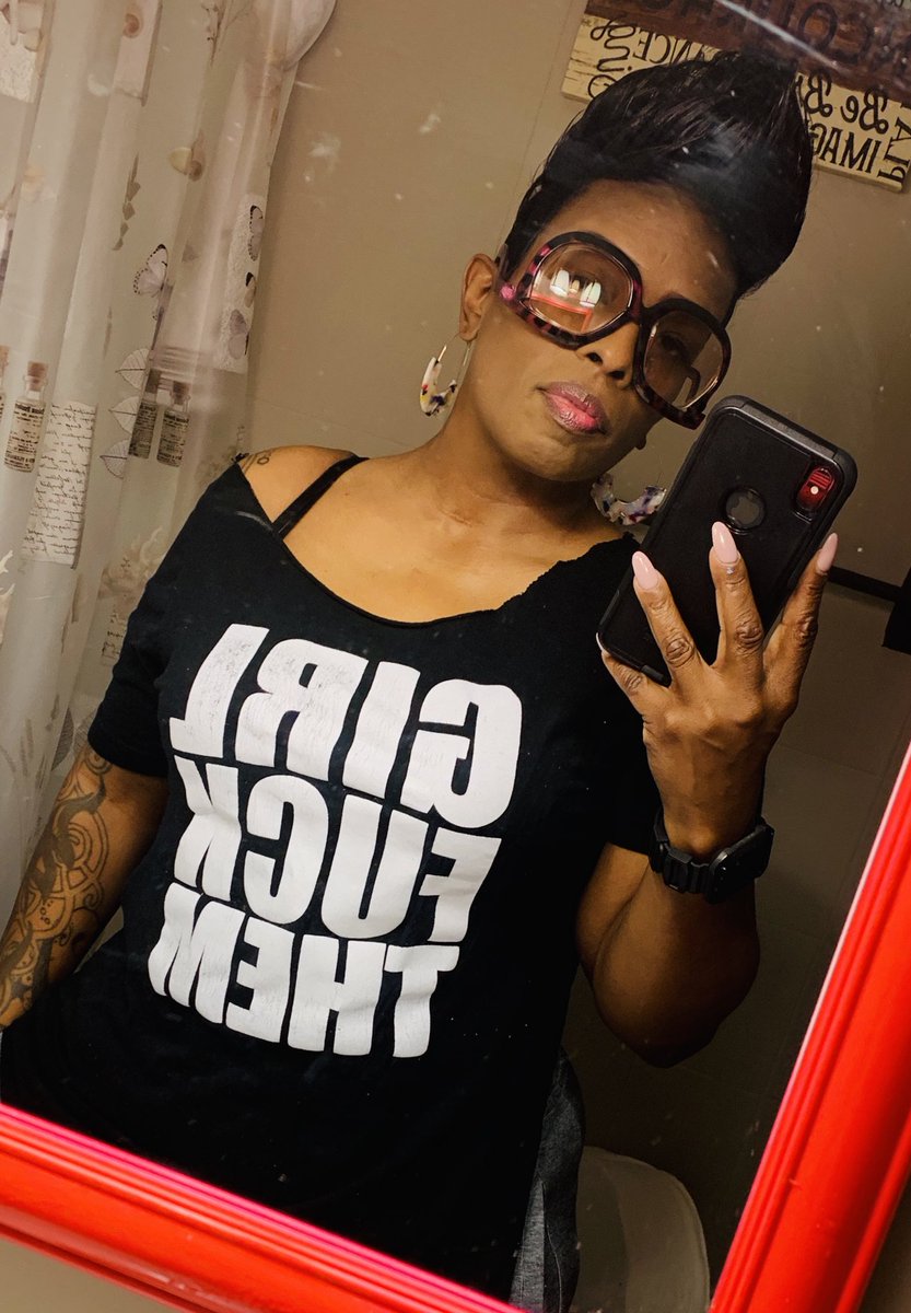 ShcagosTightest's tweet photo. Sometimes you have to let your shirt speak for you! #SloganShirts #PhilthyTease https://t.co/MdVDvzeTpm