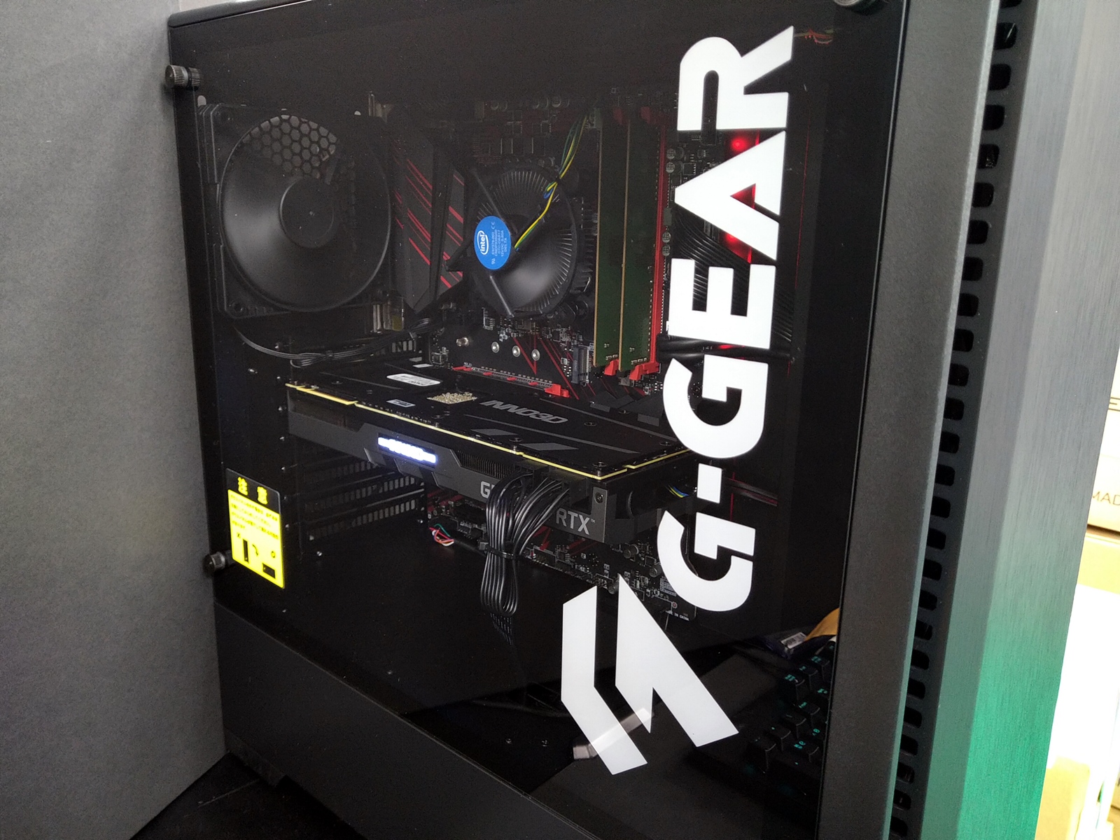 Tsukumo Ex ツクモex On Twitter G Gear Powered By Crucial と銘打たれた新シリーズが本日発売 Crucial製の高品質パーツを採用 強化ガラス製サイドパネル Amp ヘアライン調フロントパネルの新型ケース ガラスパネル採用で持ち帰れるのはレアですヨ