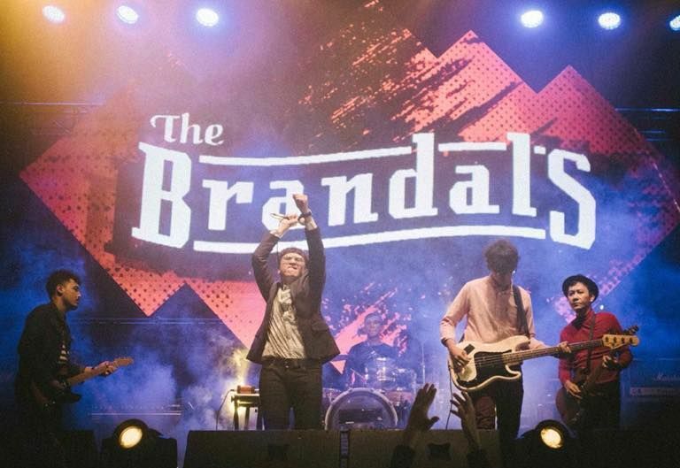 HaiMagazine's tweet photo. Rayakan Ulang Tahun ke-18, The Brandals Unggah Album-album Lawasnya di Layanan Streaming Musik   https://t.co/dltRyGkpbc https://t.co/dddsdq35cG