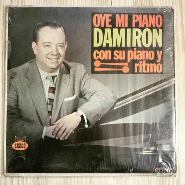 biteitrecords's tweet photo. Damiron Con Su Piano Y Su Ritmo-Oye Mi Piano (Seeco SCLP-92450 1963 USA). Disco espectacular. #damiron #latin #seeco

Please check our Online Shop: https://t.co/NP5Y00DNjF
Please check our Discogs Shop: https://t.co/OKcgUsyGtu
_________________________… https://t.co/PO1yArlQFk https://t.co/u4KlLHY8rm