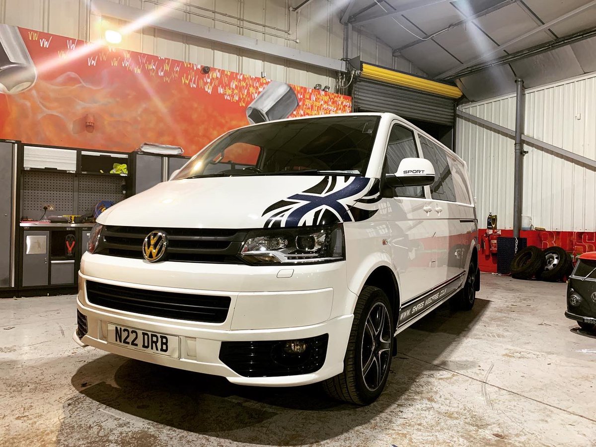 Bus_Stop_VW's tweet photo. Two berth South Beach, with the usual specifications plus a HD projector and Porta Potti, and you’ve gotta love the old school Sportline upholstery 👌

Happy trails Dave &amp; Irene 👍

#busstopvw #vanconversions #vw #volkswagen #Transporter #camper #campervan #bespoke  #surfvan https://t.co/IVPZl6Sl0P
