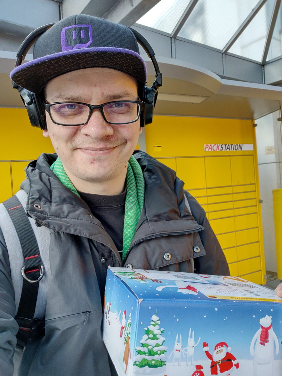 OnkelLex's tweet photo. Der Weihnachtsmann hat die Vorteile von @Packstation für sich entdeckt.
Was da drin ist?
@DarkAng73838201 weiß es bereits und wir werden es heute im Stream erfahren. #VielenDank Nine, bin aufgeregt, wie ein kleines Kind! #lexLove https://t.co/NhyZFUCJBv